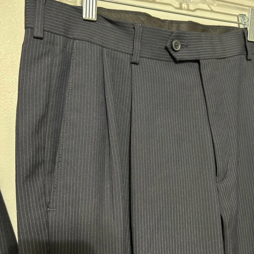Haggar Suit 40 Jacket 32x30 Slacks Blue Pinstripe Pleated Classic Formal Wedding - Picture 13 of 16